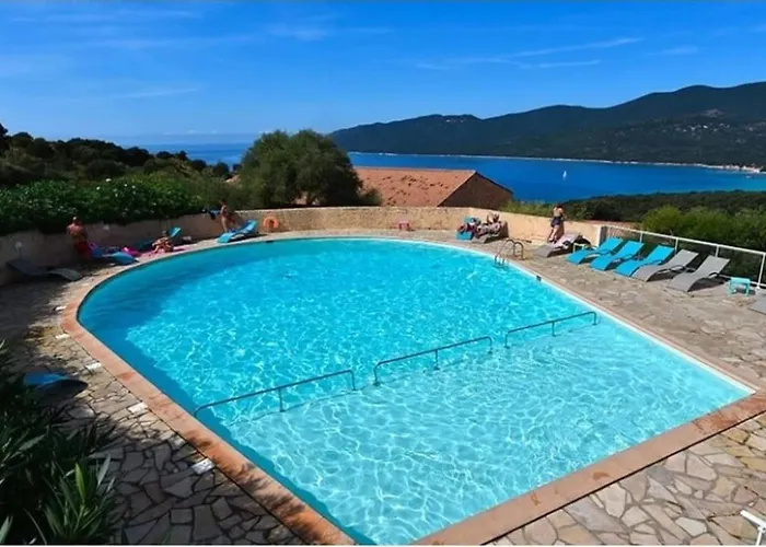 Magnifique Duplex Vue Avec Clim Wifi Piscine A Pied